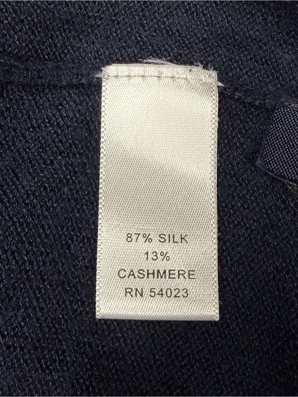 Banana Republic Men's V-Neck Sweater in Navy Blue - 87% Silk & 13% Cashmere